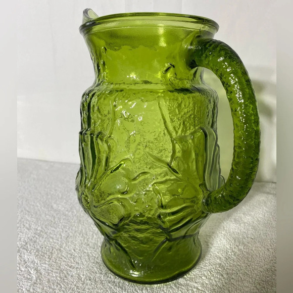 Vintage Anchor Hocking Avocado Green Textured Rain Flower Glass Pitcher - Picture 2 of 12
